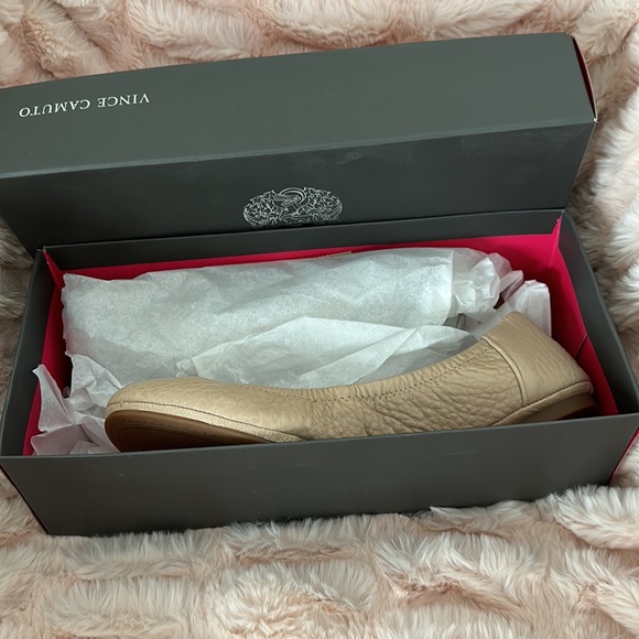 Vince Camuto flats 9M - Picture 3 of 4